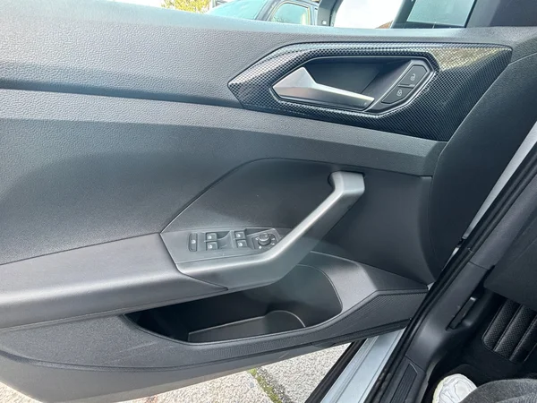 VOLKSWAGEN T-Cross (2024) — foto 2 van 18