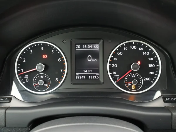 VOLKSWAGEN Tiguan (2016) — foto 10 van 25