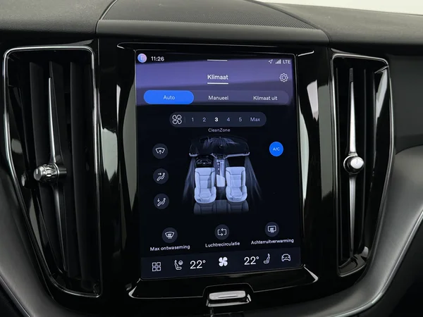 VOLVO XC60 (2022) — foto 18 van 30