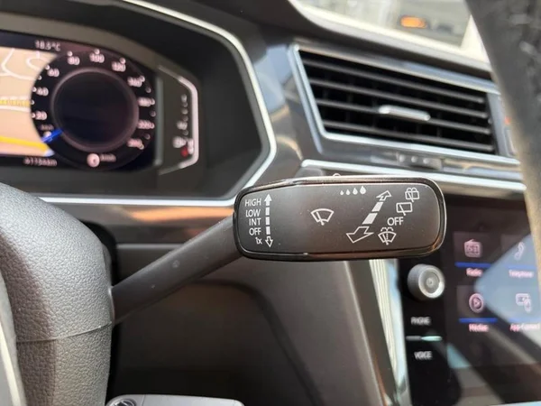 VOLKSWAGEN Tiguan (2022) — foto 16 van 31