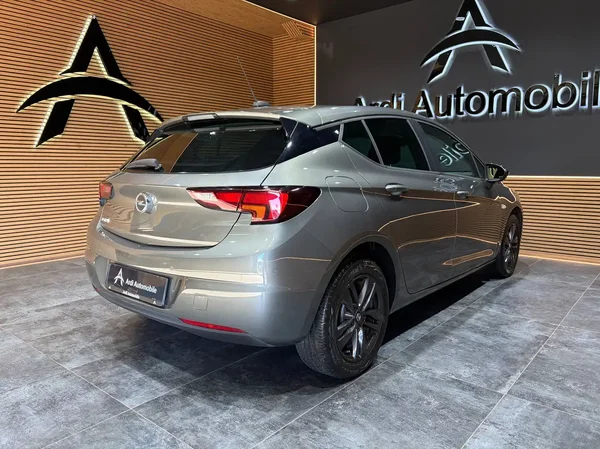 Opel Astra (2021) — foto 18 van 23
