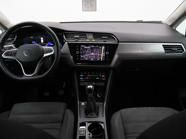 Volkswagen Touran (2023) — foto 3 van 25