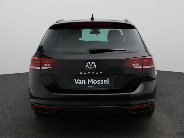 Volkswagen Passat (2023) — foto 38 van 42