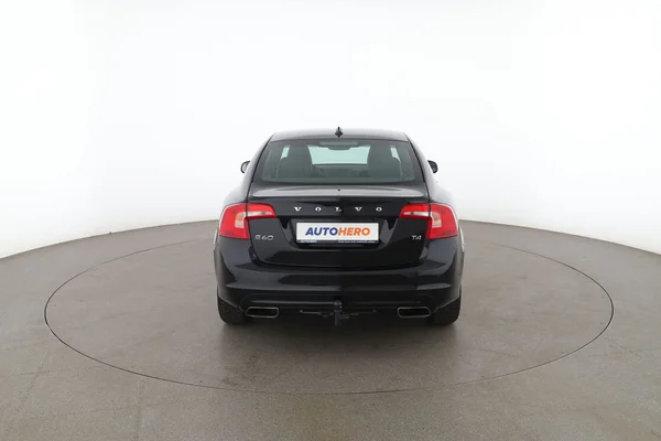 Volvo S60 (2018) — foto 11 van 16