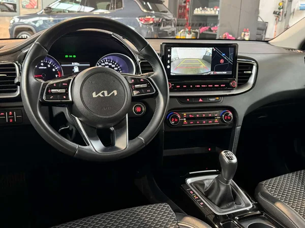 Kia Ceed SW (2023) — foto 16 van 17
