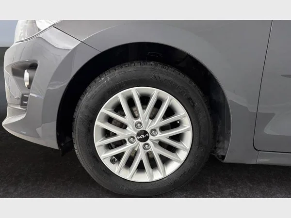 Kia RIO (2022) — foto 23 van 25