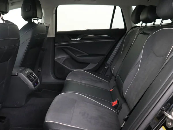 VOLKSWAGEN Passat SW (2025) — foto 4 van 19