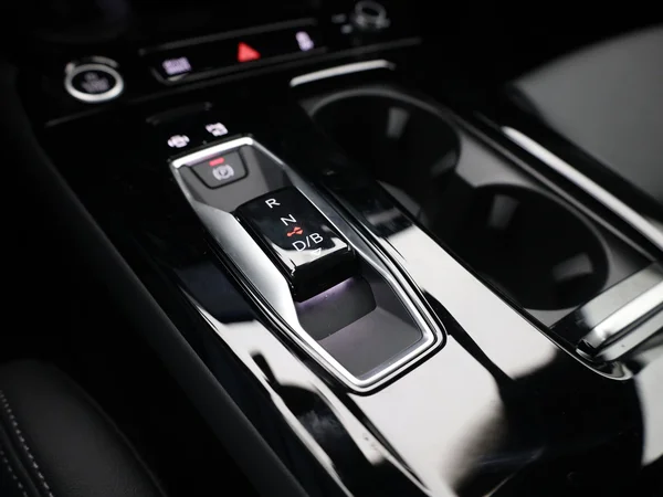 AUDI Q6 Sportback e-tron (2025) — foto 14 van 33