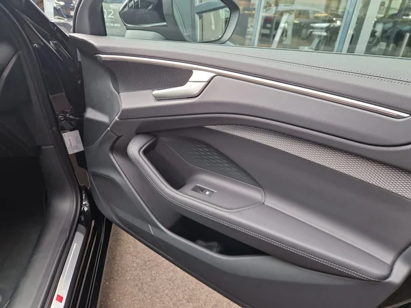 AUDI A6 e-hybrid (PHEV) (2025) — foto 8 van 16