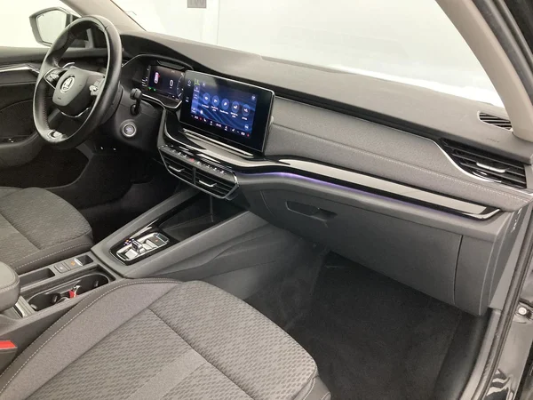 SKODA Octavia Combi PHEV (2021) — foto 14 van 37