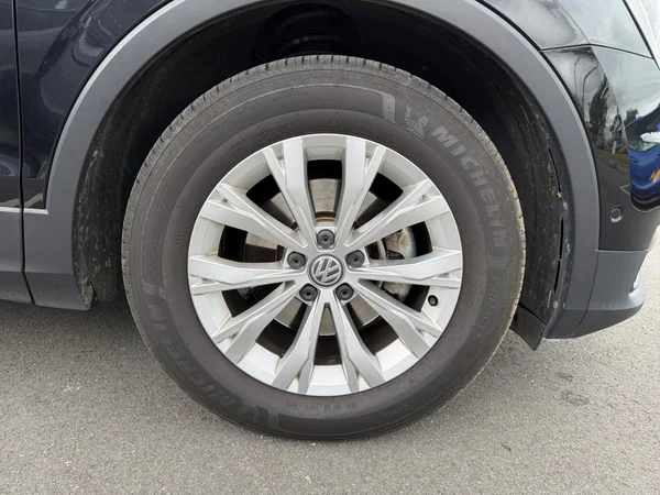 VOLKSWAGEN Tiguan (2018) — foto 17 van 24