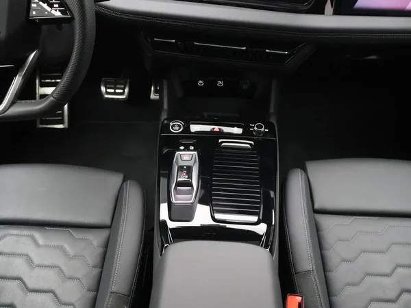 Audi A6 Sportback e-tron (2025) — foto 15 van 37