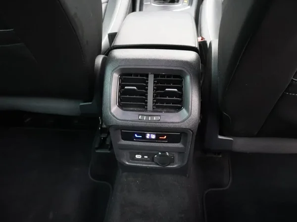 Volkswagen Tiguan (2021) — foto 13 van 27