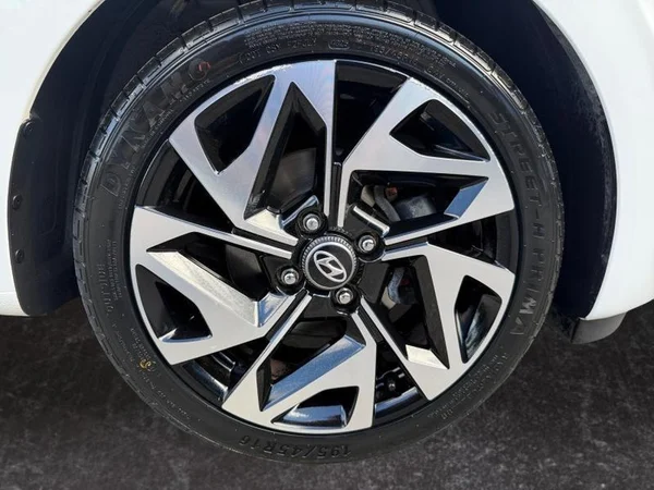 HYUNDAI i10 (2022) — foto 16 van 31