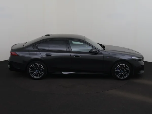BMW i5 (2024) — foto 31 van 35
