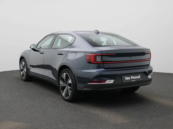 Polestar 2 (2023) — foto 12 van 41