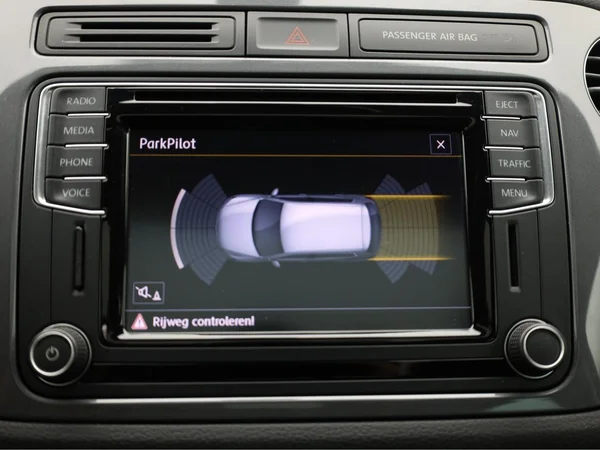 VOLKSWAGEN Tiguan (2016) — foto 10 van 20