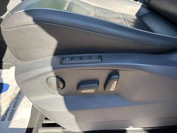 VOLKSWAGEN Tiguan (2018) — foto 11 van 23