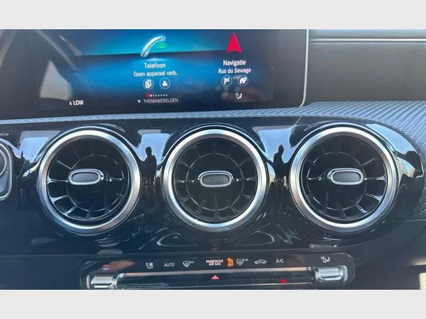 Mercedes-Benz A 180 (2019) — foto 10 van 23