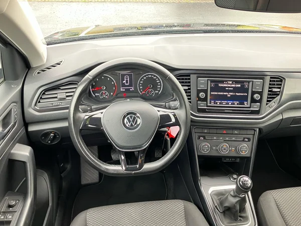 VOLKSWAGEN T-Roc (2021) — foto 12 van 21