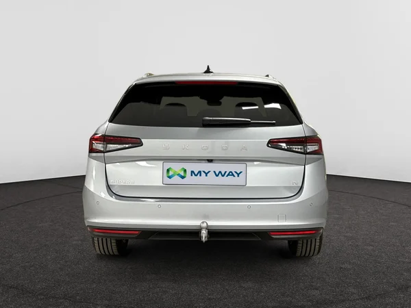 SKODA Superb Combi PHEV (2025) — foto 11 van 15