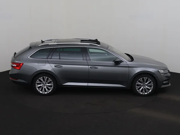SKODA Superb (2023) — foto 27 van 31