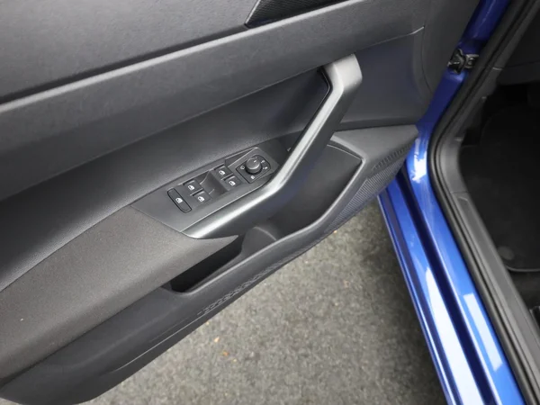 VOLKSWAGEN Polo (2024) — foto 5 van 19