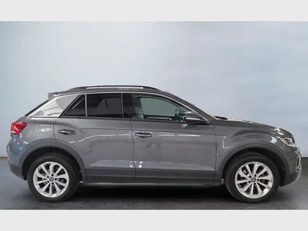 Volkswagen T-Roc (2024) — foto 23 van 28