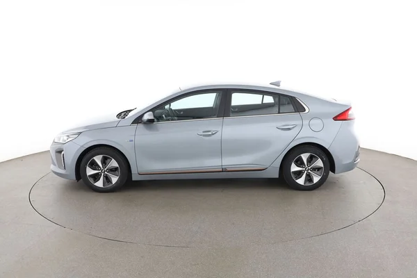 Hyundai Ioniq (2016) — foto 9 van 16