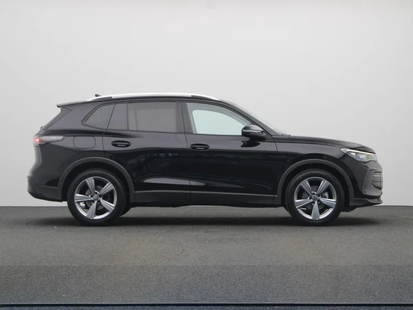 VOLKSWAGEN Tiguan (2024) — foto 18 van 20