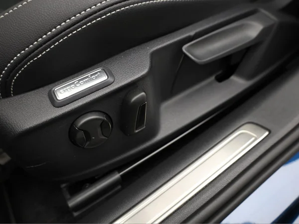 VOLKSWAGEN Passat SW (2021) — foto 7 van 21