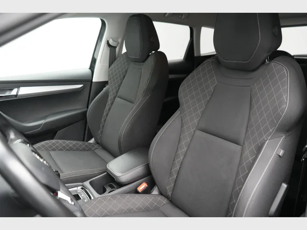 SKODA Karoq (2020) — foto 24 van 26