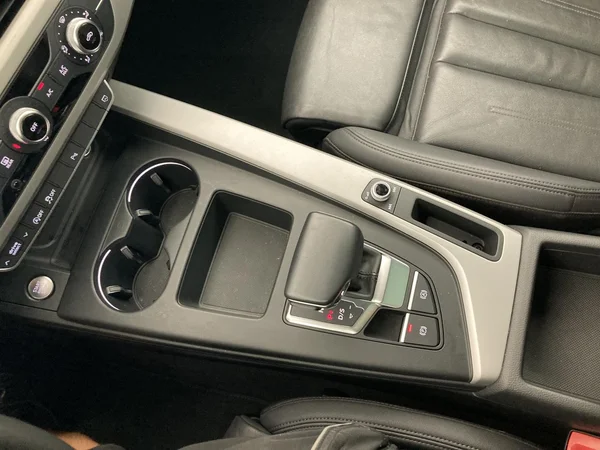 AUDI A4 Avant (2022) — foto 8 van 36