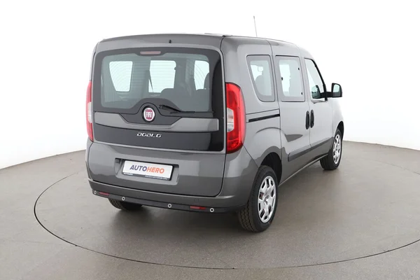 Fiat Doblo (2018) — foto 12 van 16