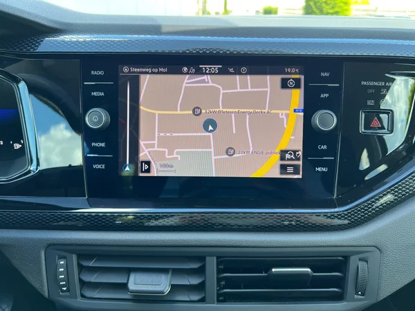 VOLKSWAGEN Polo (2023) — foto 5 van 24