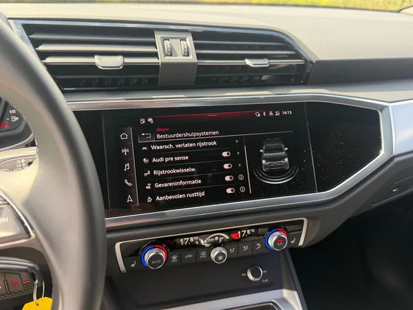 AUDI Q3 Sportback (2024) — foto 8 van 20