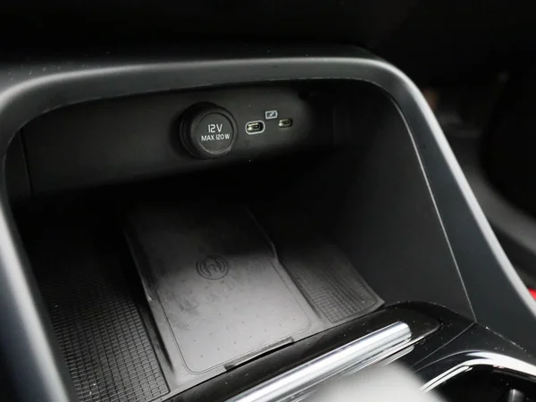 Volvo XC40 (2023) — foto 15 van 40