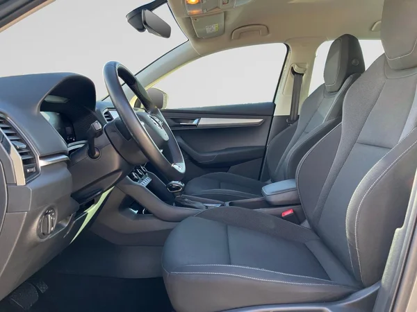 SKODA Karoq (2023) — foto 13 van 16