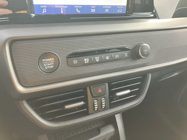 FORD Tourneo Courier (2025) — foto 10 van 25
