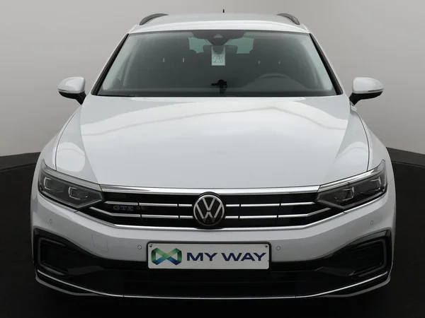 VOLKSWAGEN Passat Variant GTE (2022) — foto 25 van 30