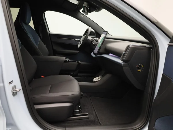 Volvo EX30 (2024) — foto 37 van 48