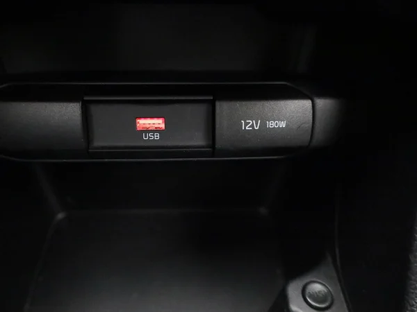 Kia Picanto (2021) — foto 17 van 36