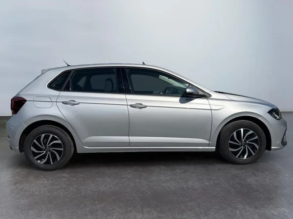 VOLKSWAGEN Polo (2023) — foto 28 van 32
