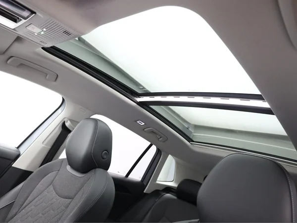 VOLKSWAGEN Tiguan (2024) — foto 16 van 23