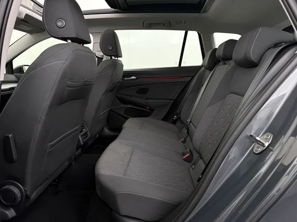 VOLKSWAGEN Golf Variant (2025) — foto 5 van 29