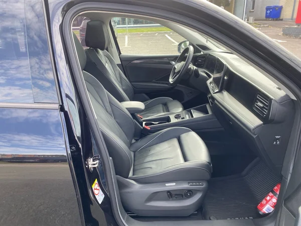 VOLKSWAGEN Tiguan (2024) — foto 6 van 21