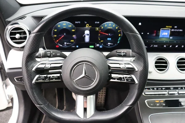 Mercedes-Benz E-Klasse (2022) — foto 9 van 29