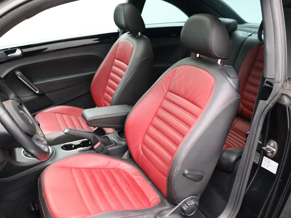 Volkswagen Beetle (2014) — foto 13 van 28