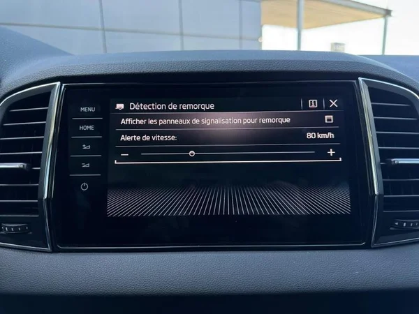 SKODA Karoq Dsl (2023) — foto 18 van 32