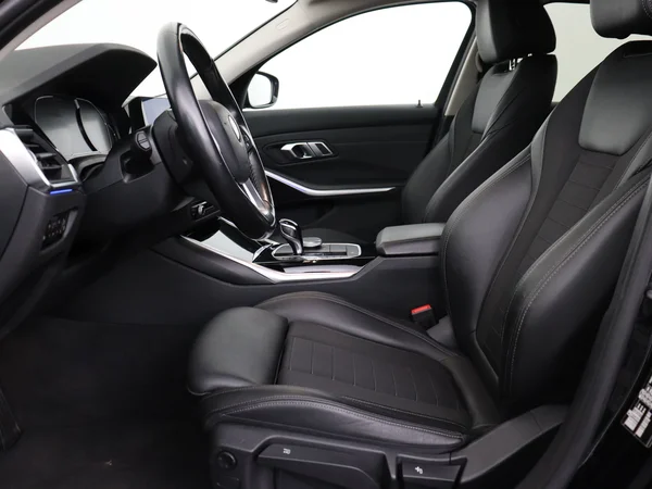 BMW 320 (2021) — foto 2 van 30
